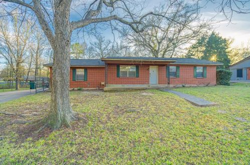 2204 Easley Cir, Huntsville, TX 77320-9216