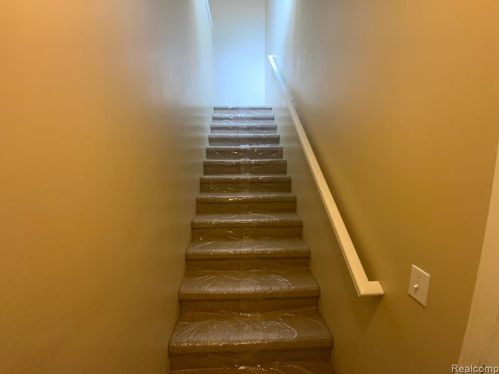 21027 Cooper Dr, Macomb Township, MI