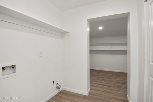 6611 Swan Rd, Tucson AZ 85718-5433 exterior