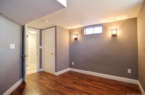 3 Colony Rd, Enfield CT 06082-2438 exterior