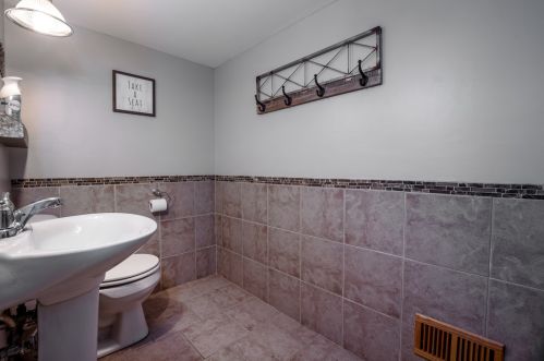 11629 Artesian Ave, Chicago IL 60645-5302 exterior