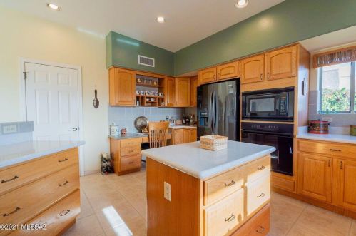 917 Placita Hermosura, Green Valley AZ 85614-4769 exterior