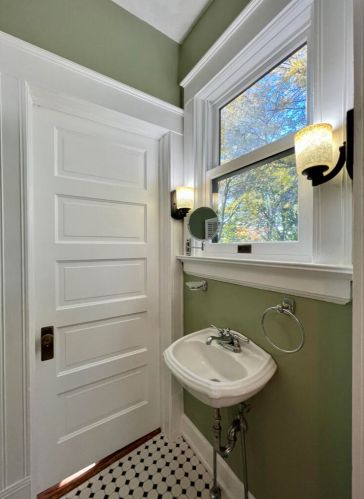 2834 Prospect Ave, Milwaukee WI  53211-3770 exterior