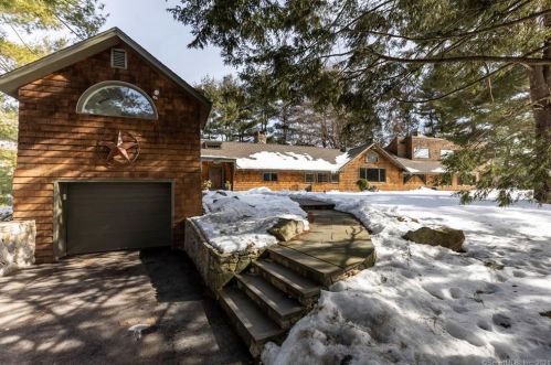 10 Lookout Pt, Ridgefield, CT 06877-1914