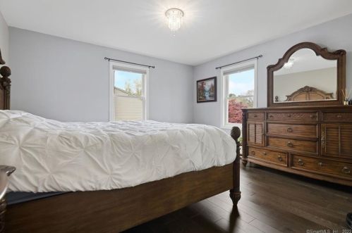 63 Foxcroft Rd, Enfield CT 06082-2430 exterior