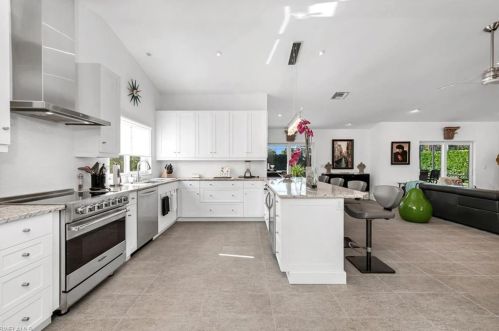 9997 Boca Cir, Naples FL 34109-7315 exterior