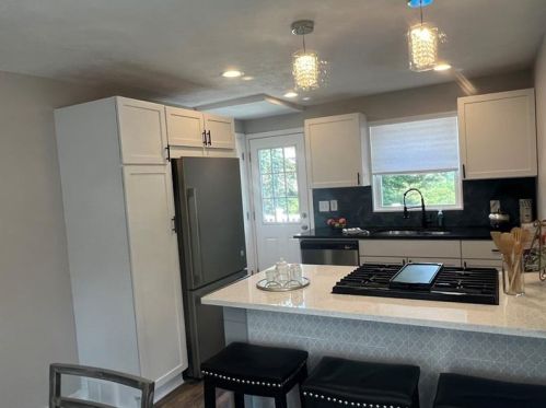 2066 Pioneer Ave, Pittsburgh PA 15226-1345 exterior