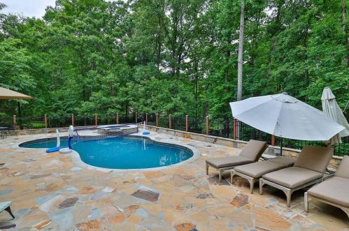 8069 Kenstone Ct, Atlanta GA 30350-4160 exterior