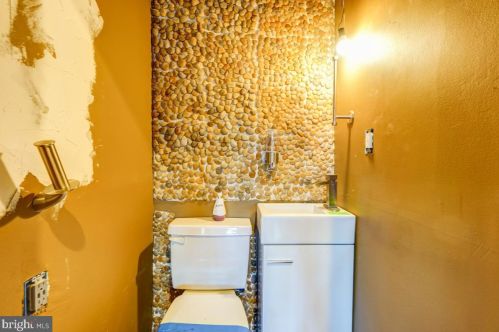 2826 6 St, Washington DC 20003-1135 exterior