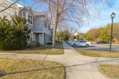 102 Maya Cir, Central Islip, NY 11722-4542