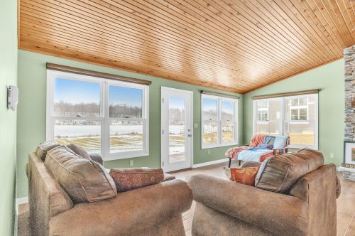 65526 Peninsula Dr, Cassopolis MI 49031-8530 exterior