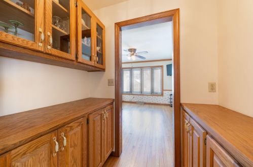 10430 Pne Rdg Rd, Milwaukee WI 53228-3236 exterior