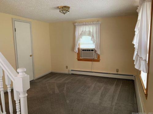 5 Foxcroft Rd, Enfield CT 06082-2430 exterior