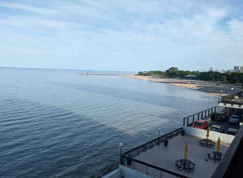 5901 Sheridan Rd, Chicago IL  60660-3616 exterior