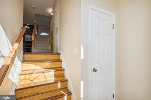 7027 Chesley Search Way, Alexandria, VA 22315-4753