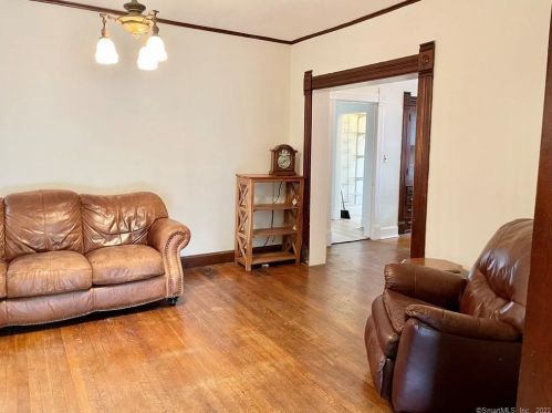 5 Franklin St, Enfield CT 06082-3608 exterior