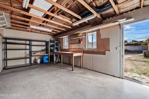 8542 Desert Steppes Dr, Tucson AZ  85710-4210 exterior