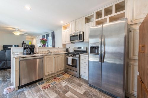 52 Longmeadow Dr, Concord, NH 03301-3413