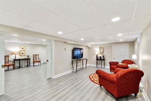 181 Johnny Cake St, North Andover MA 01845-5613 exterior