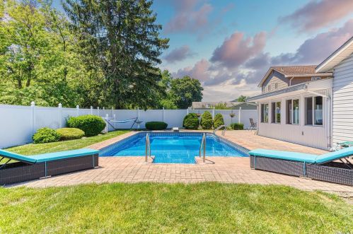 448 8th St, Bohemia NY  11716-1332 exterior