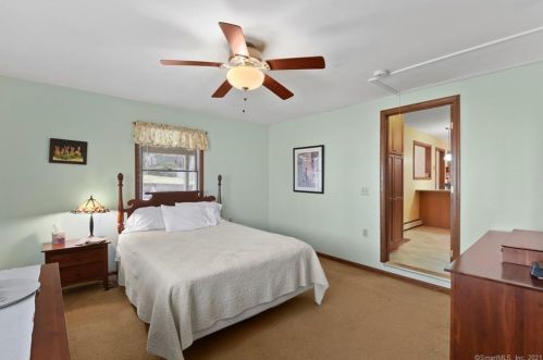 124 Center St, Windsor Locks CT 06096-2708 exterior