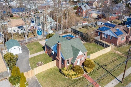 31 Leyden St, Huntington Station NY 11746-1825 exterior