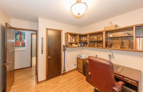 6428 Pne Shr Dr, Milwaukee WI 53209-3424 exterior