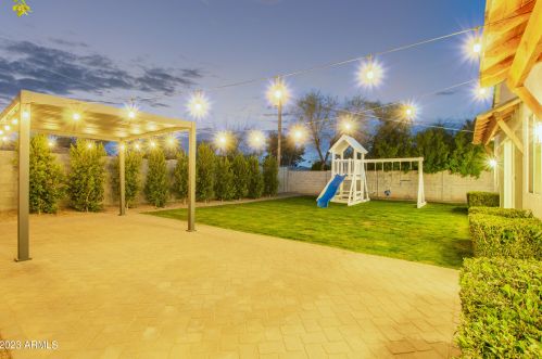 4239 42nd St, Phoenix AZ  85018-4207 exterior