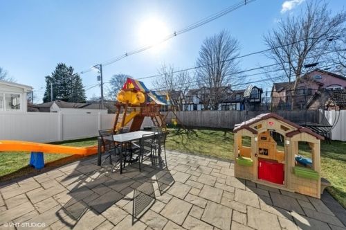 662 Parkside Ave, Elmhurst IL 60126-5029 exterior