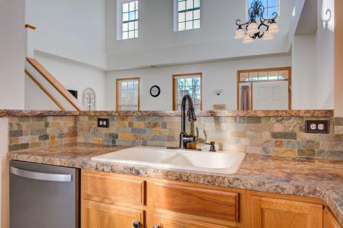 2169 Shamrock Pl, Chaska MN 55318-5404 exterior