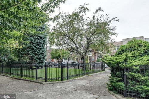 2742 11 St, Philadelphia PA 19148-4902 exterior