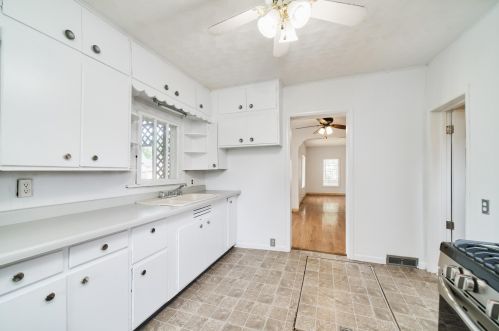 376 Maple St, Shelby MI 49455-1129 exterior