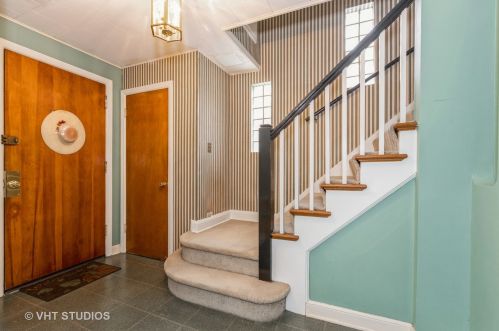 10423 Artesian Ave, Chicago, IL 60655-1015