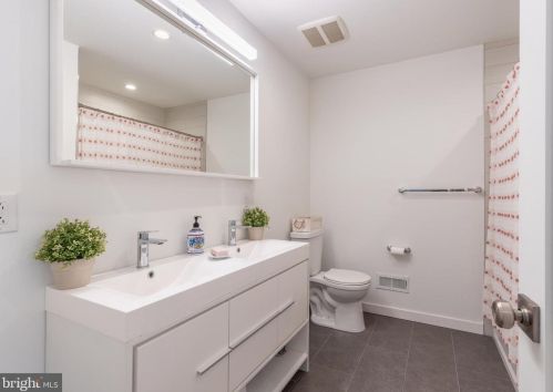 2123 Cumberland St, Philadelphia PA 19125-1718 exterior