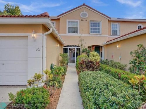 12455 Crystal Pointe Dr, Boynton Beach, FL 33437-5673