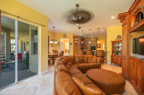 1081 20 Ave, Naples FL 34120-3402 exterior