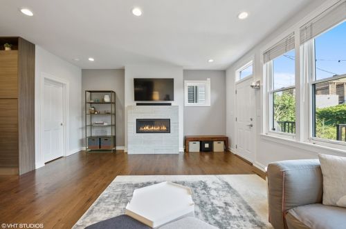 1321 Nelson St, Chicago IL 60657-3103 exterior