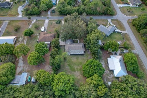 5406 Palmetto Dr, Fort Pierce FL 34982-7481 exterior