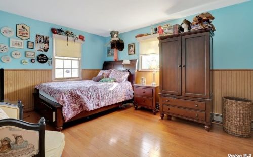 30 Buckingham Ln, Bohemia NY 11716-3979 exterior