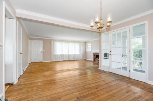 25 Knollwood Rd, Whippany NJ  07981-1820 exterior