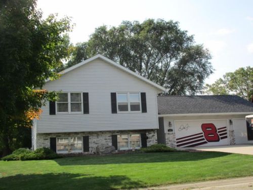 536 Mary Knoll Ln, Watertown, WI 53098-1219