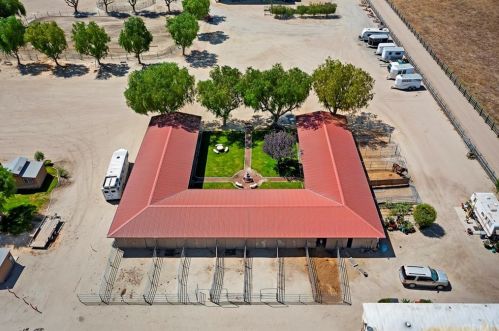 37055 De Portola Rd, Temecula CA 92592-9575 exterior