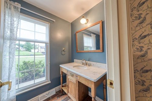 505 Arthur Dr, Moon Twp PA 15108 exterior