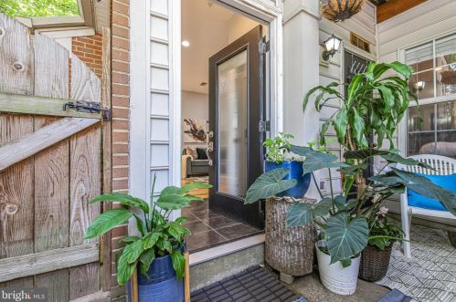 4656 Lambert Dr, Alexandria VA 22311-4942 exterior