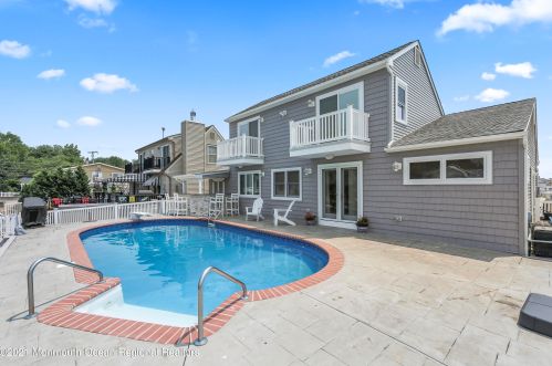 58 Ocean Gate Ave, Berkeley Township NJ 08721-1420 exterior