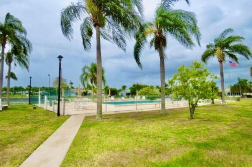 5851 Summerfield Ct, Fort Pierce FL  34982-3972 exterior