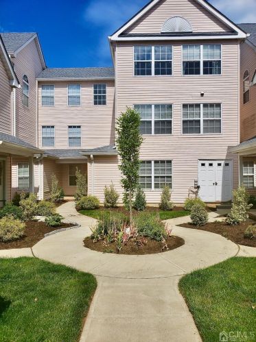 121 Copeley Way, New Brunswick, NJ 08902-4555