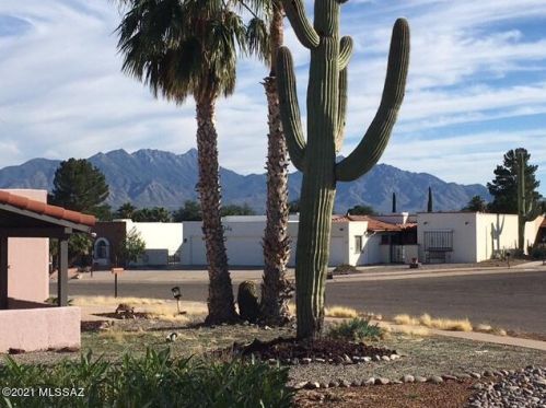 211 Paseo De Golf, Green Valley AZ 85614-3316 exterior