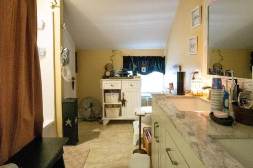 13 Beckside Rd, Providence RI 02911-1010 exterior