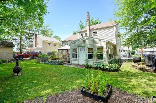 12 Pne St, Edison NJ 08817-4743 exterior